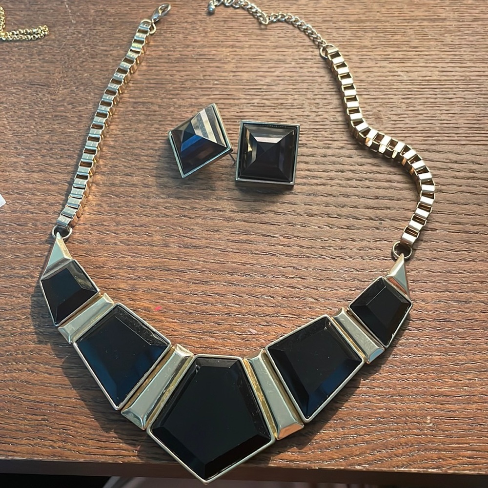 Black ans gold necklace